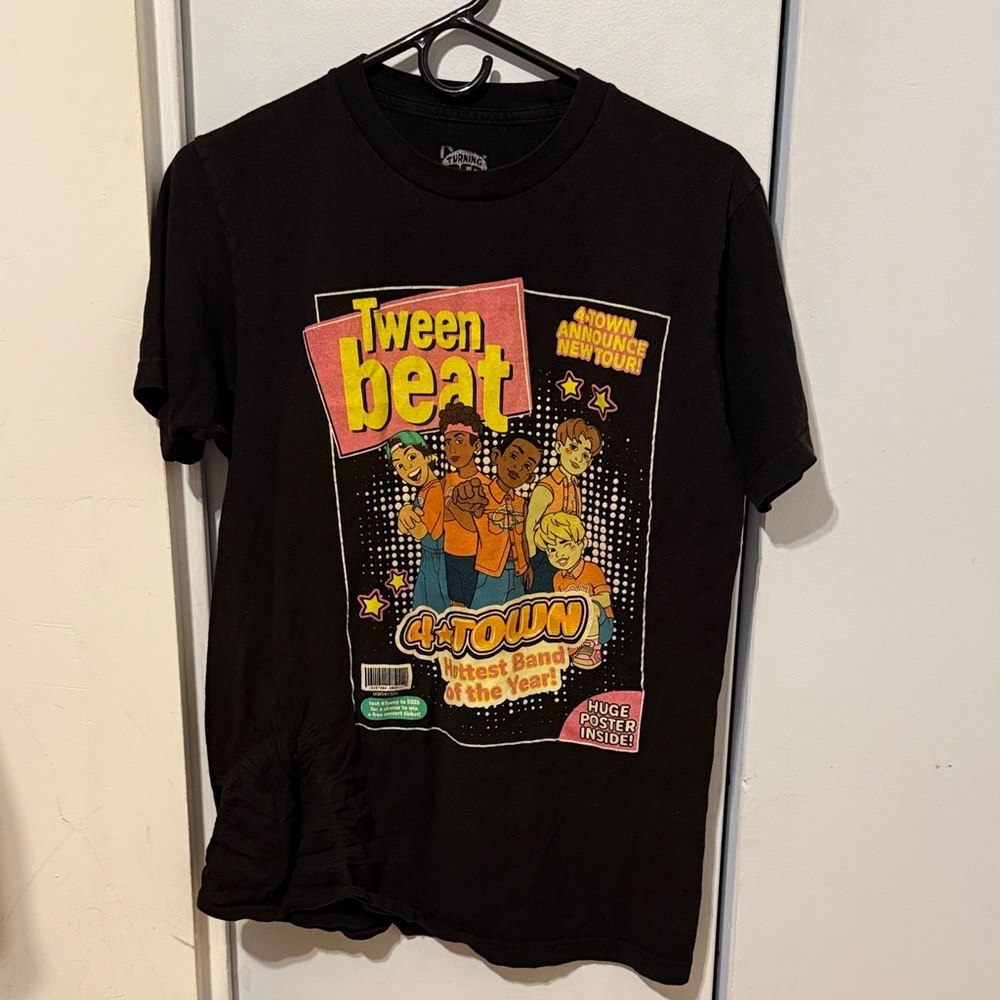 Hot Topic Black Tween Beat Graphic Tee
